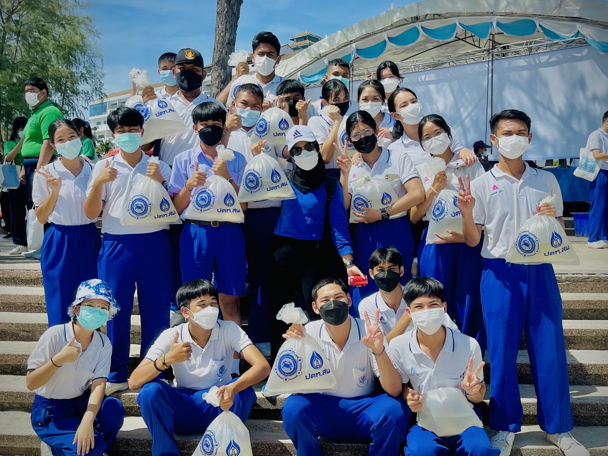 Por. Anurak
ชมรม ป. อนุรักษ์
