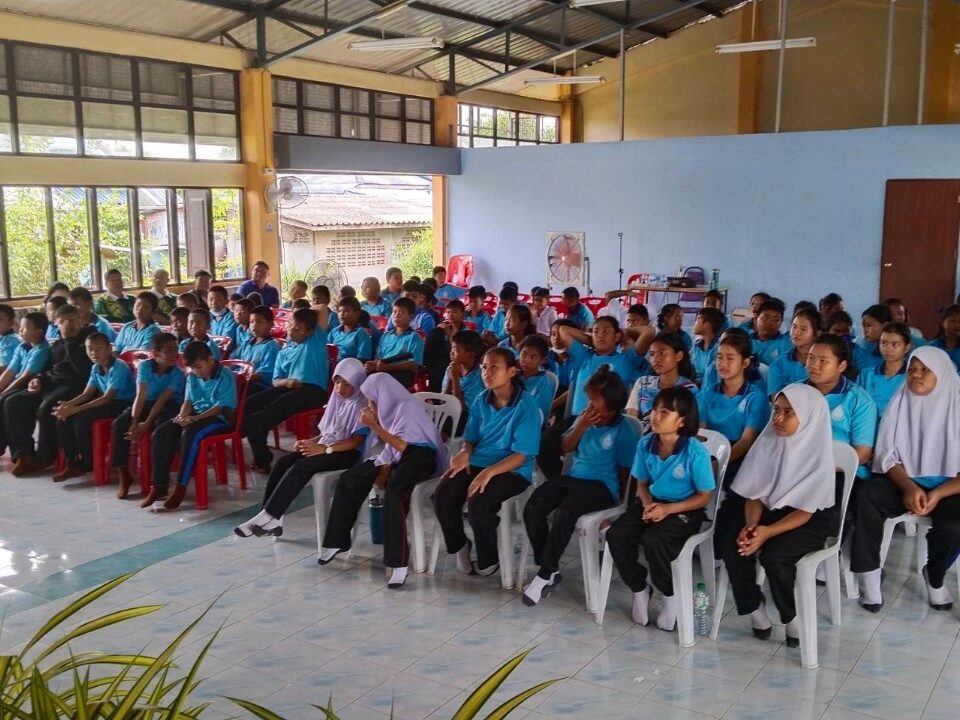 Por. Anurak
ชมรม ป. อนุรักษ์