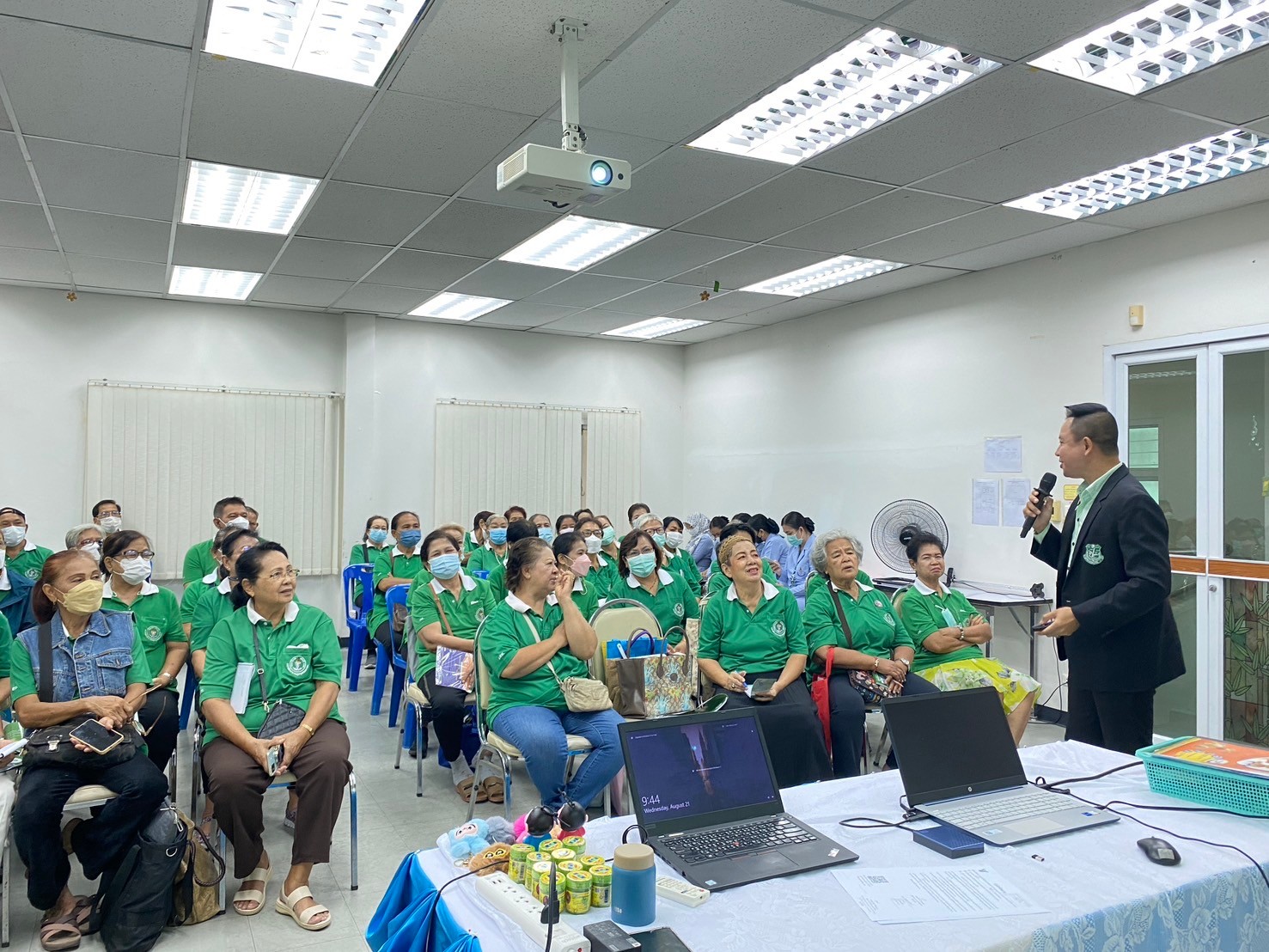 Por. Anurak ชมรม ป. อนุรักษ์